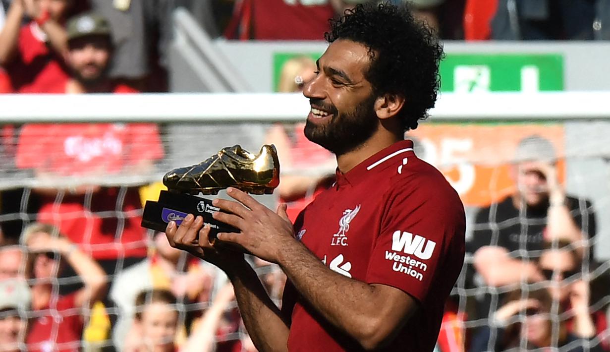 Mohamed Salah. Pemain sayap Mesir berusia 29 tahun yang kini memasuki musim ke-5 bersama Liverpool ini berhasil meraih penghargaan Sepatu Emas Liga Inggris dua musim berurutan pada musim 2017/2018 dan 2018/2019. (AFP/Paul Ellis)