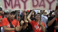 Massa dari gabungan organisasi buruh dan pekerja melakukan aksi memperingati Hari Buruh Internasional (May Day), di Bundaran Hotel Indonesia, Jakarta. (Antara)