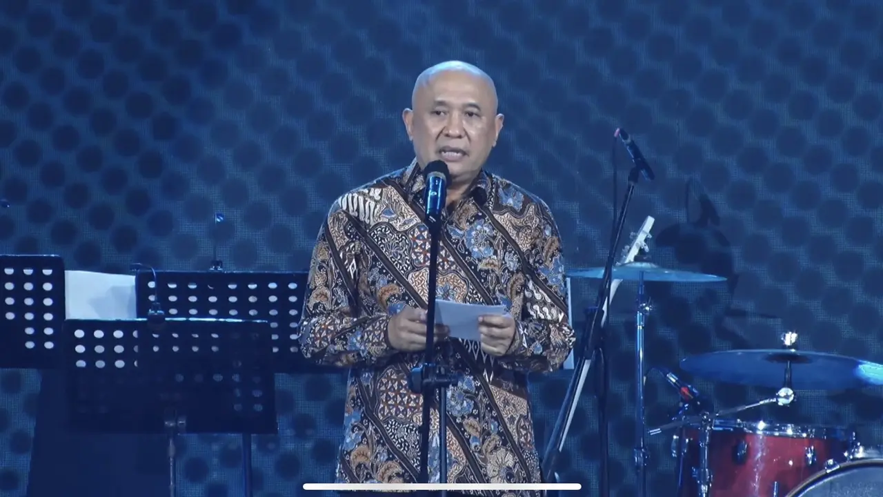 Menteri Koperasi dan UKM Teten Masduki membuka  pameran UMKM yang mengangkat tema Cerita Nusantara dari Indonesia untuk Dunia, di Istora Senayan, Jakarta. (Tira/Liputan6.com)