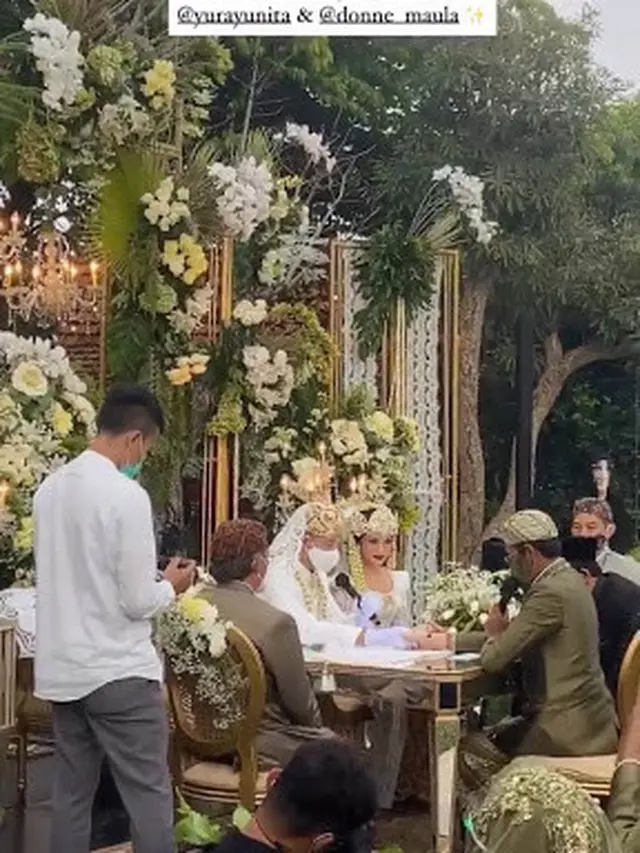 Potret Akad Nikah Yura Yunita dan Donne Maulana. (Sumber: Instagram/ayungberinda)