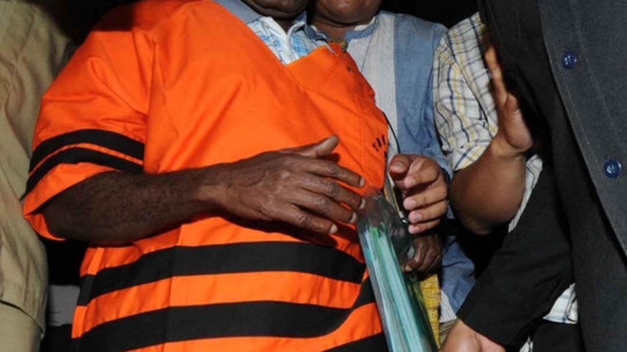 2 Tersangka lainnya, penyuap Dewie Yasin berseragam tahanan KPK