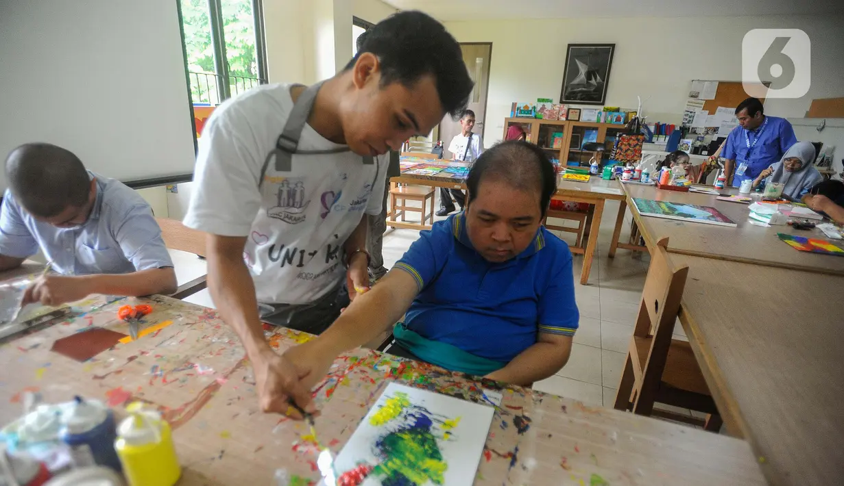 Karya seni lukis ini merupakan upaya membangun impian dan harapan para penyandang disabilitas. (merdeka.com/Arie Basuki)