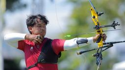 Kali ini, cabang olahraga (cabor) panahan Indonesia berhasil menyumbang medali emas dari nomor panahan recurve beregu putra. (Bola.com/Bagaskara Lazuardi)