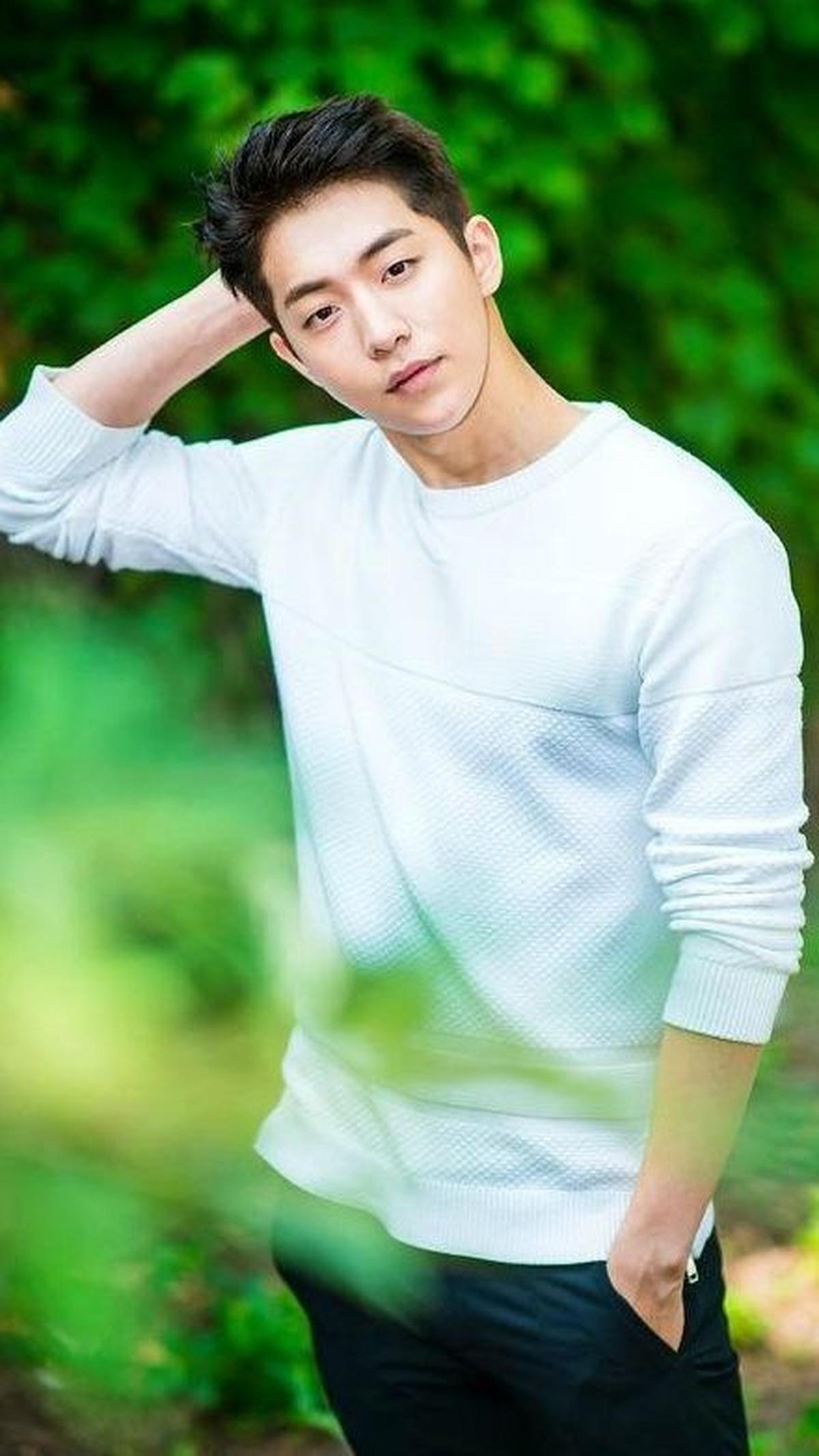Nam Joo Hyuk telah membawa karakter-karakter ini hidup melalui aktingnya yang mengesankan. Walaupun saat ini ia sedang menjalani wajib militer, kamu masih bisa menikmati berbagai drama yang telah ia bintangi selama ini. Jadi, siapkan popcornmu dan nikmati
