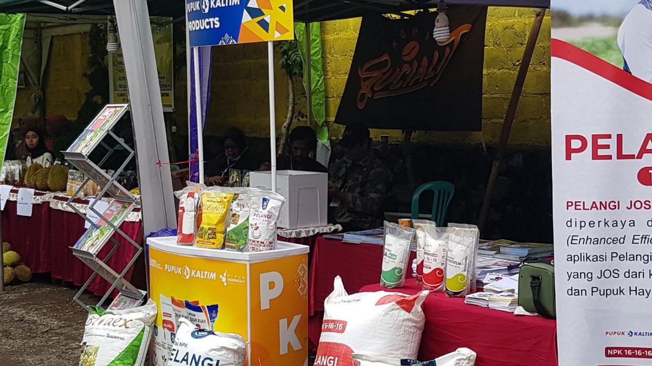 Salurkan Bantuan Ratusan Juta, Dirut Pupuk Kaltim: Dukungan Masyarakat Penting untuk Aktivitas Bisnis