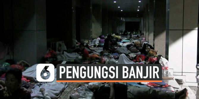 VIDEO: Pengungsi Banjir Tidur Bergelimpangan di Halaman Masjid