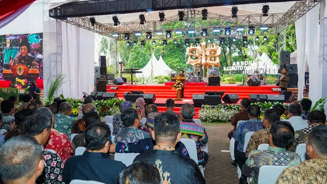 Menteri LHK, Siti Nurbaya saat memberikan sambutan di acara Panggung Kolaborasi Rimbawan di Arboretum Ir. Lukito Daryadi, Kompleks Gedung Manggala Wanabakti, Jakarta, Kamis 28 Maret 2024
