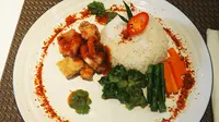 Salah satu makanan dengan kreasi sambal tabur BonCabe (dok.Liputan6.com/Cahyu)