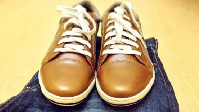 [Bintang] Biar Sepatu Awet, 7 Bahan Pembersih Ini Penting Banget Kamu Punya!