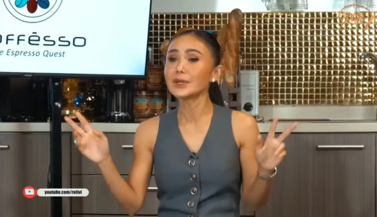 "Udah mulai (kesepian), udah mulai aku," kata Yuni menjawab pertanyaan Ronal seperti dilansir dari kanal Youtube RoTivi Media. [Youtube/RoTivi Media]