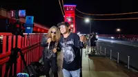 Seleb TikTokers Ampera Palembang, Keken Bintaro saat siaran langsung di atas Jembatan Ampera Palembang Sumsel (Liputan6.com / Nefri Inge)