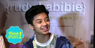 Bastian Steel merasa khawatir saat memerankan karakter Pak Habibie saat remaja.