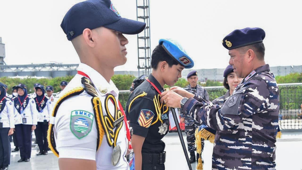 FOTO: TNI AL Tempa 500 Mahasiswa Jadi Generasi Cinta Laut di Sailing Camp 2025