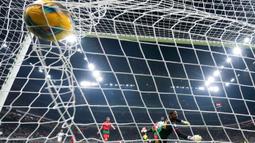 AC Milan harus mengakui keunggulan Lazio dengan skor 1-2 dalam laga giornata 27 Serie A 2024/2025 yang digelar di San Siro, Senin (3/3/2025) dini hari WIB. (AP Photo/Antonio Calanni)