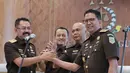 (dari kiri ke kanan) Wakil Jaksa Agung Asep Nana Mulyana, Jaksa Agung Muda Tindak Pidana Umum (Jampidum) Leonard Eben Ezer Simanjuntak, Jaksa Agung Muda Intelijen (Jamintel) Reda Manthovani dan Jaksa Agung Muda Tindak Pidana Khusus (Jampidsus) Kuntadi usai pelantikan di Gedung Kejaksaan Agung, Jumat (24/7/2026). (KLY/ Budy Santoso).