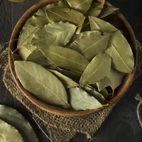 Menyimpan daun salam./Copyright shutterstock.com