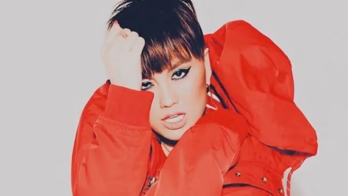 Sontek Rahasia Mata Dramatis Agnez Mo dengan Eyeshadow Crayon