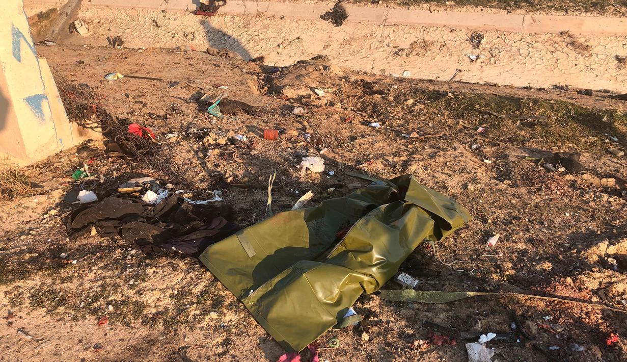 FOTO: Puing-Puing Pesawat Boeing 737 Ukraina yang Jatuh di Iran - Global Liputan6.com