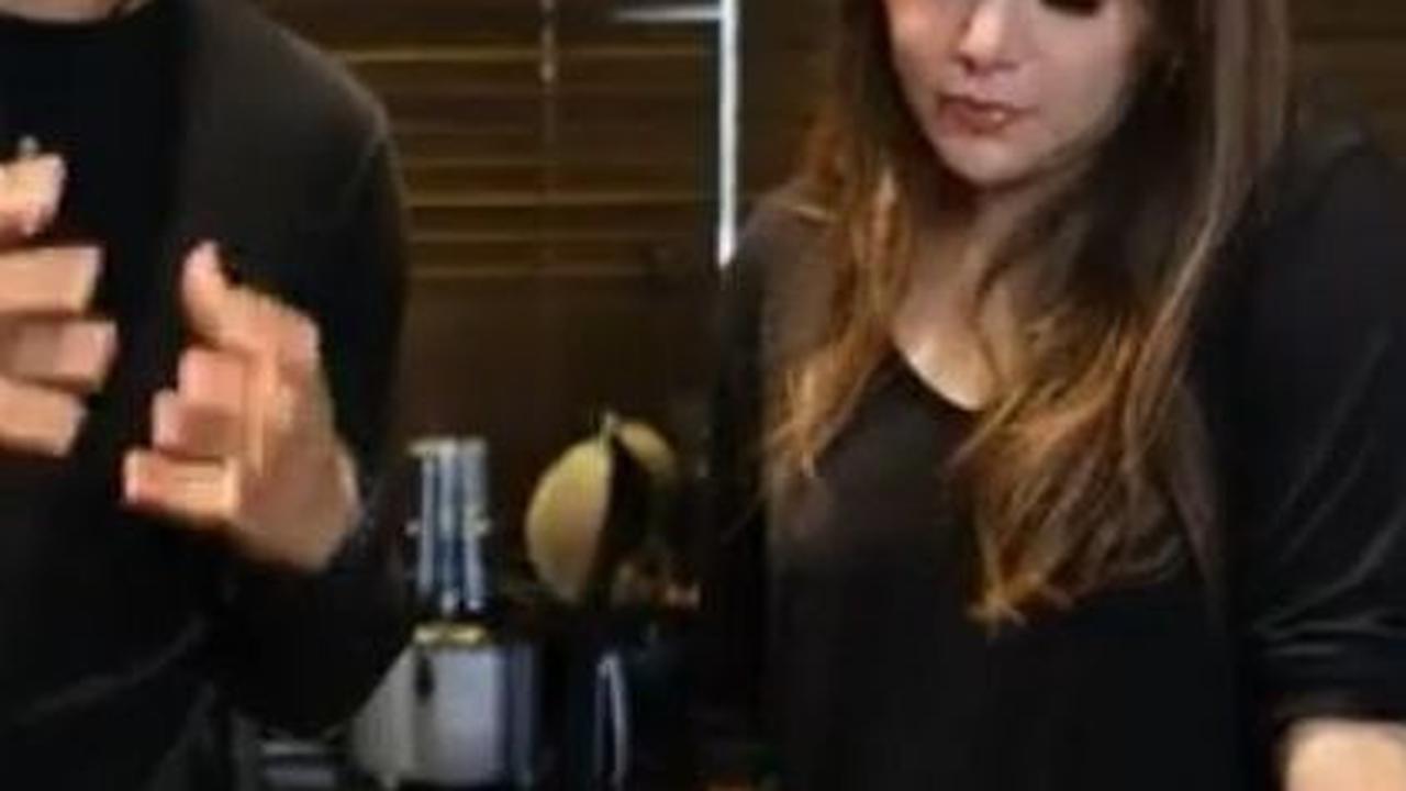 Rak Minuman Seperti di Bar <br>