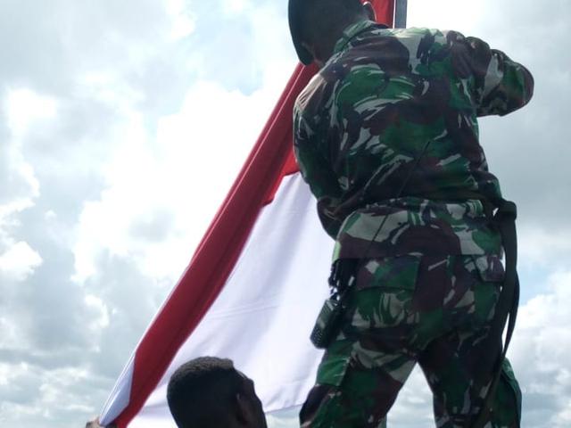 Hari Lahir Pancasila Tni Setop Kendaraan Warga Di Timika Dan Pasang Merah Putih Regional Liputan6 Com