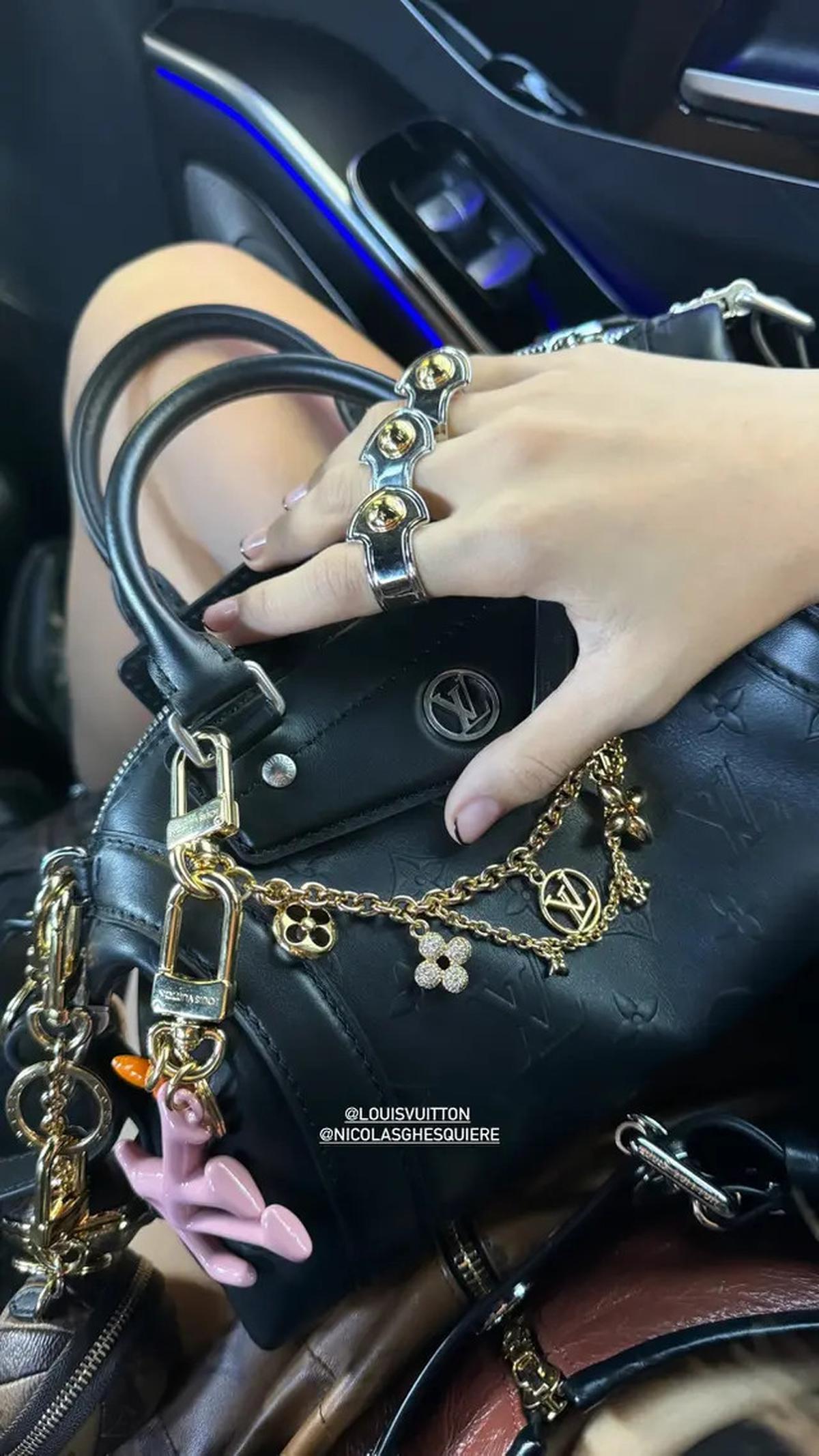 Harga Gantungan Tas Lisa BLACKPINK di Paris Fashion Week Bikin Melongo, Lebih Mahal dari Labubu!