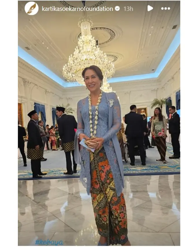 6 Potret Kartika Sari Dewi Soekarno Berkebaya Biru Hadiri HUT RI di Istana Merdeka