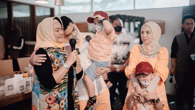 Beri Kejutan, Ini 7 Momen Seru Ulang Tahun Irfan Ratinggang Suami Tya Ariestya