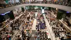 Orang-orang berdoa saat upacara pembukaan kembali pusat perbelanjaan Terminal 21 usai penembakan massal di Nakhon Ratchasima, Thailand, Kamis (13/2/2020). Sebelumnya, seorang tentara yang mengamuk melepaskan tembakan di mal tersebut hingga menewaskan 29 orang. (AP Photo/Sakchai Lalit)
