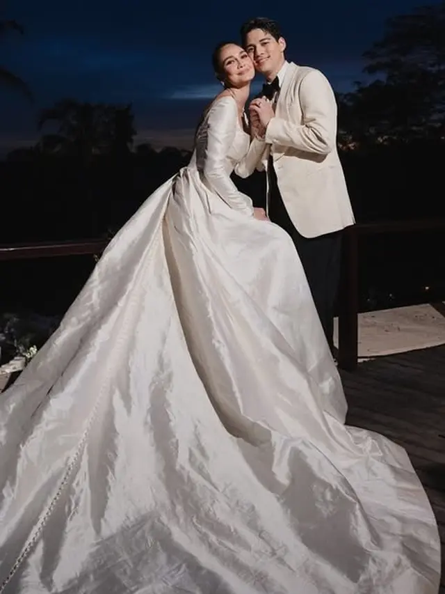 Dress Resepsi Luna Maya