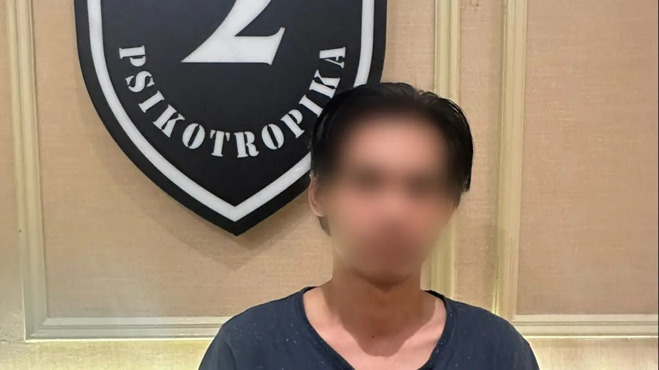 Pelaku berinisial RS diamankan Polda Metro Jaya terkait kasus peredaran narkotika di wilayah Lenteng Agung, Jakarta Selatan.