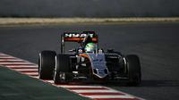 Pebalap Sahara Force India, Nico Hulkenberg, menjadi yang tercepat pada hari ketiga tes pramusim Formula 1 di Sirkuit Catalunya, Barcelona, Rabu (24/2/2016). (Reuters/Sergio Perez)