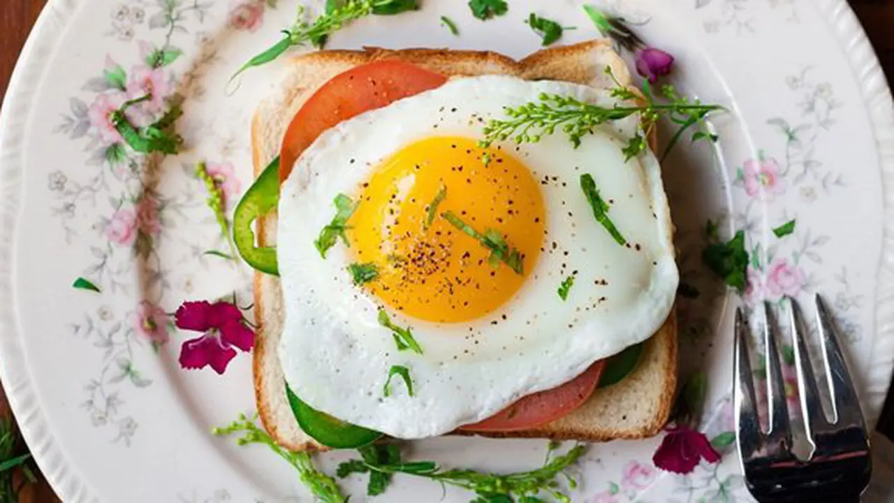 Sarapan/copyright Unsplash.com/Joseph Gonzalez