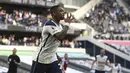 Gelandang Tottenham Hotspur, Steven Bergwijn melakukan selebrasi usai mencetak gol ke gawang Aston Villa dalam laga lanjutan Liga Inggris 2020/2021 pekan ke-37 di Tottenham Hotspur Stadium, Rabu (19/5/2021). Tottenham kalah 1-2 dari Aston Villa . (AP/Daniel Leal-Olivas/Pool)