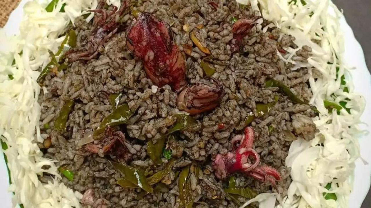 11. Nasi Goreng Hitam