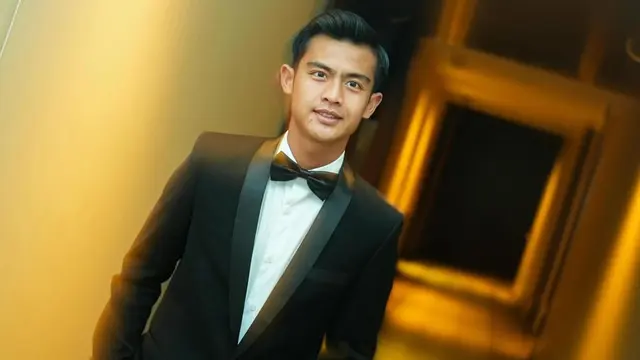 6 Potret Pratama Arhan Jadi BA Skincare Pria, Disebut Dion Wiyoko Versi Jawa
