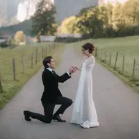 Keduanya tampil memukau bak pasangan calon pengantin.  [@syifahadju].