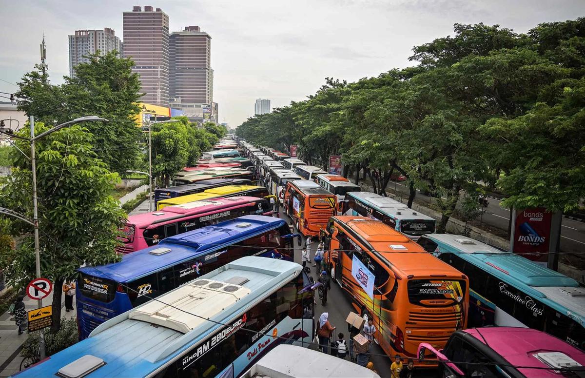 FOTO: Ribuan Warga Antusias Ikuti Program Mudik Gratis di Surabaya