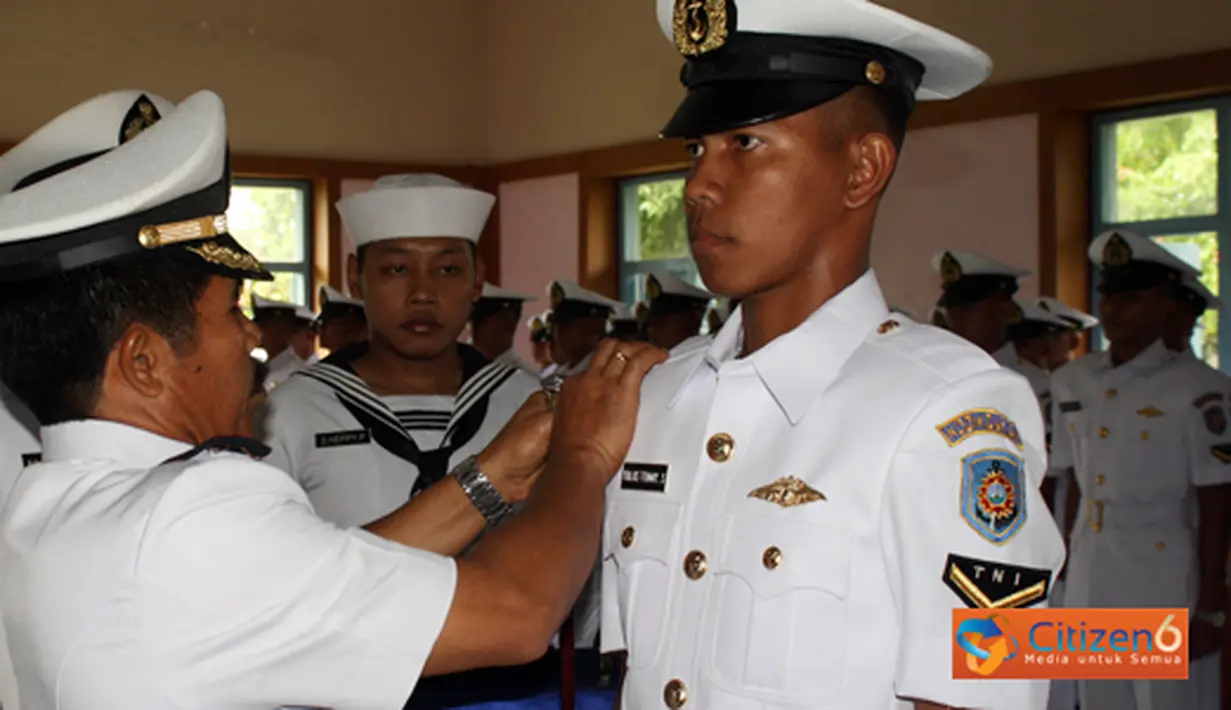 Citizen6, Surabaya: Setelah menjalani proses pendidikan spesialisasi kesehatan selama 4,5 bulan, 94 siswa Asisten Para Medis (APM) mantan Dikmaba angkatan 31 resmi ditutup pada, Selasa (8/5). (Pengirim: Penkobangdikal)