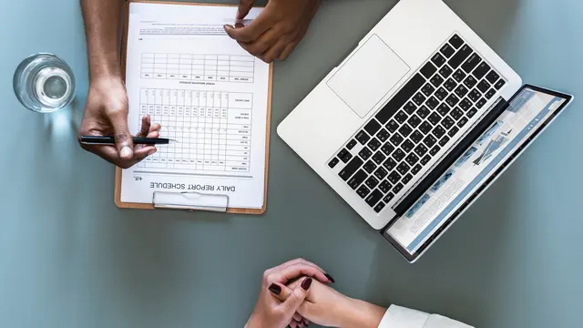 [Bintang] Begini Cara Efektif Menyamarkan Noda Bekas Jerawat