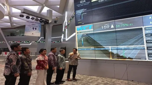 Pencatatan perdana saham PT Wijaya Cahaya Timber Tbk (FWCT), Rabu (1/2/2023). (Foto: Liputan6.com/Elga N)