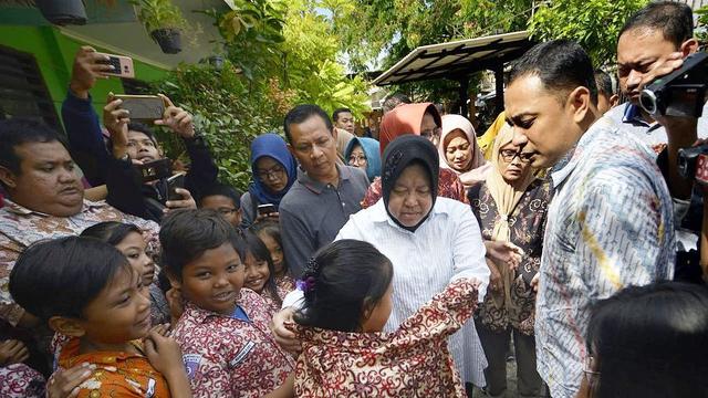 5 Momen Hangat Tri Rismaharini dengan Warga Surabaya