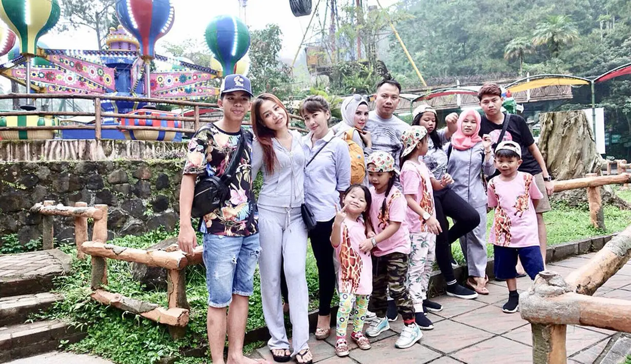 Terkait kebiasaan suaminya tersebut, Angel juga berusaha menghentikan kebiasaan tersebut. Namun, hal itu sering kali tidak berhasil. Setelah itu, ia hanya berusaha sabar. (Instagram/angellelga)