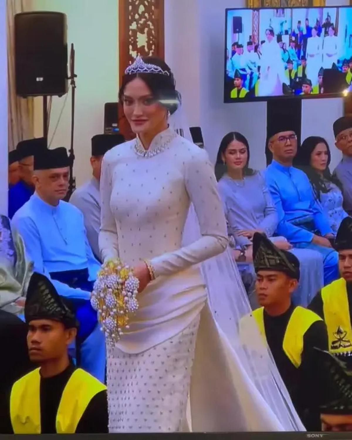 6 Pesona Anggun Tengku Natasya Adnan Anak Artis Senior Enny Beatrice Resmi Dinikahi Pangeran Malaysia, Pakai Gaun Hian Tjen