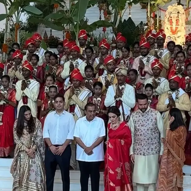 Keluarga Ambani hadir dalam acara pernikahan massal