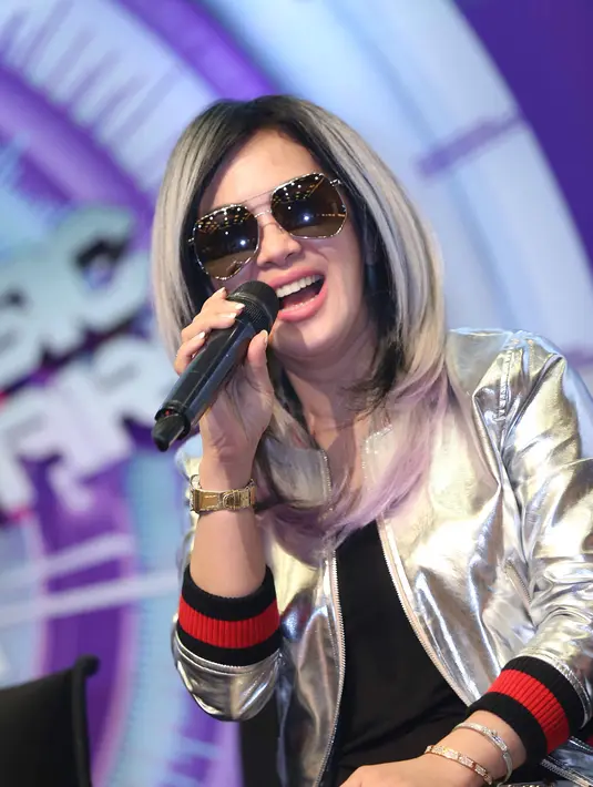 "Temanya Sangat 'Manja' yah, aku pribadi suka, senang karena ada beragam stage act yang luar biasa nanti di tanggal 28 April," ucap pelantun lagu 'Sesuatu' itu. (Nurwahyunan/Bintang.com)