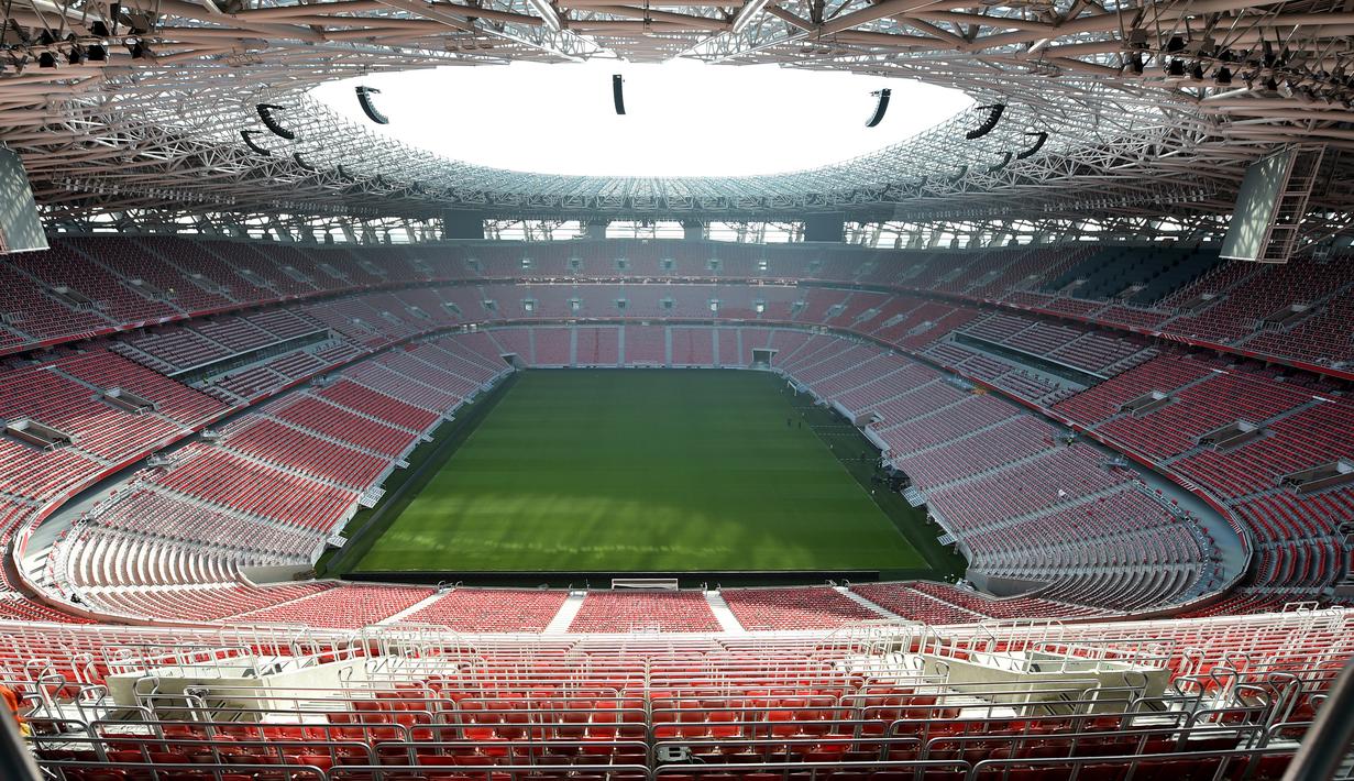 Pemandangan luar stadion sepak bola Puskas Ferenc Arena di Budapest, Hungaria, Senin (11/11/2019). Nama Puskas Arena dipakai untuk menghormati mantan pemain sepak bola Ferenc Puskas. (ATTILA KISBENEDEK/AFP)