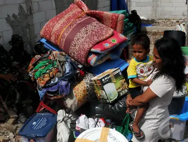 Pengosongan Asrama Batalyon Siliwangi di Cililitan, Jakarta Timur, Kamis (8/1/2015). (Liputan6.com/Johan Tallo)