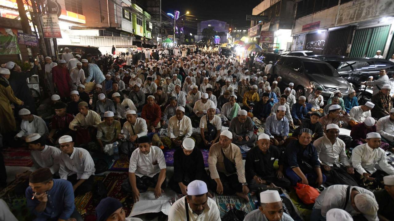 Ribuan jemaah berburu malam Lailatul Qadar di Bogor