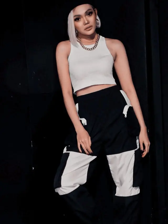 Outfit Rina Nose Bergaya ala Agnez Mo Ini Mirip, Dijuluki Agnez Moh