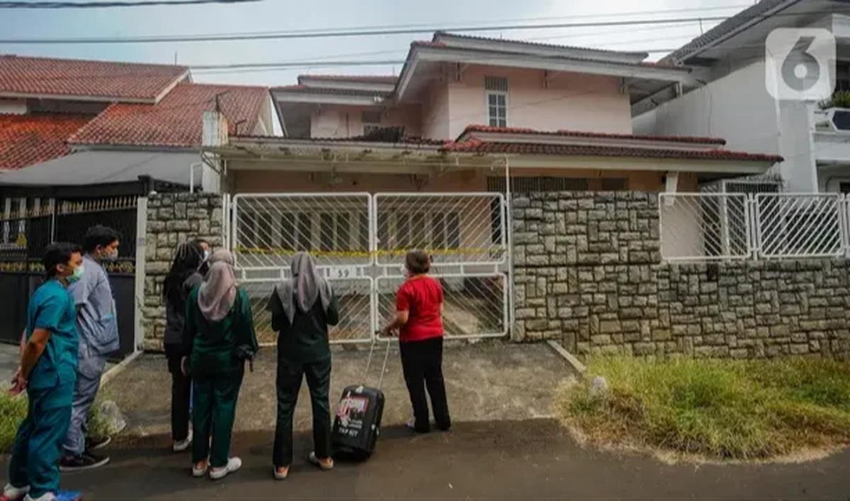 Dia menuturkan, dari olah TKP hari ini ditemukan sejumlah bukti. Yaitu dokumen dan catatan-catatan.